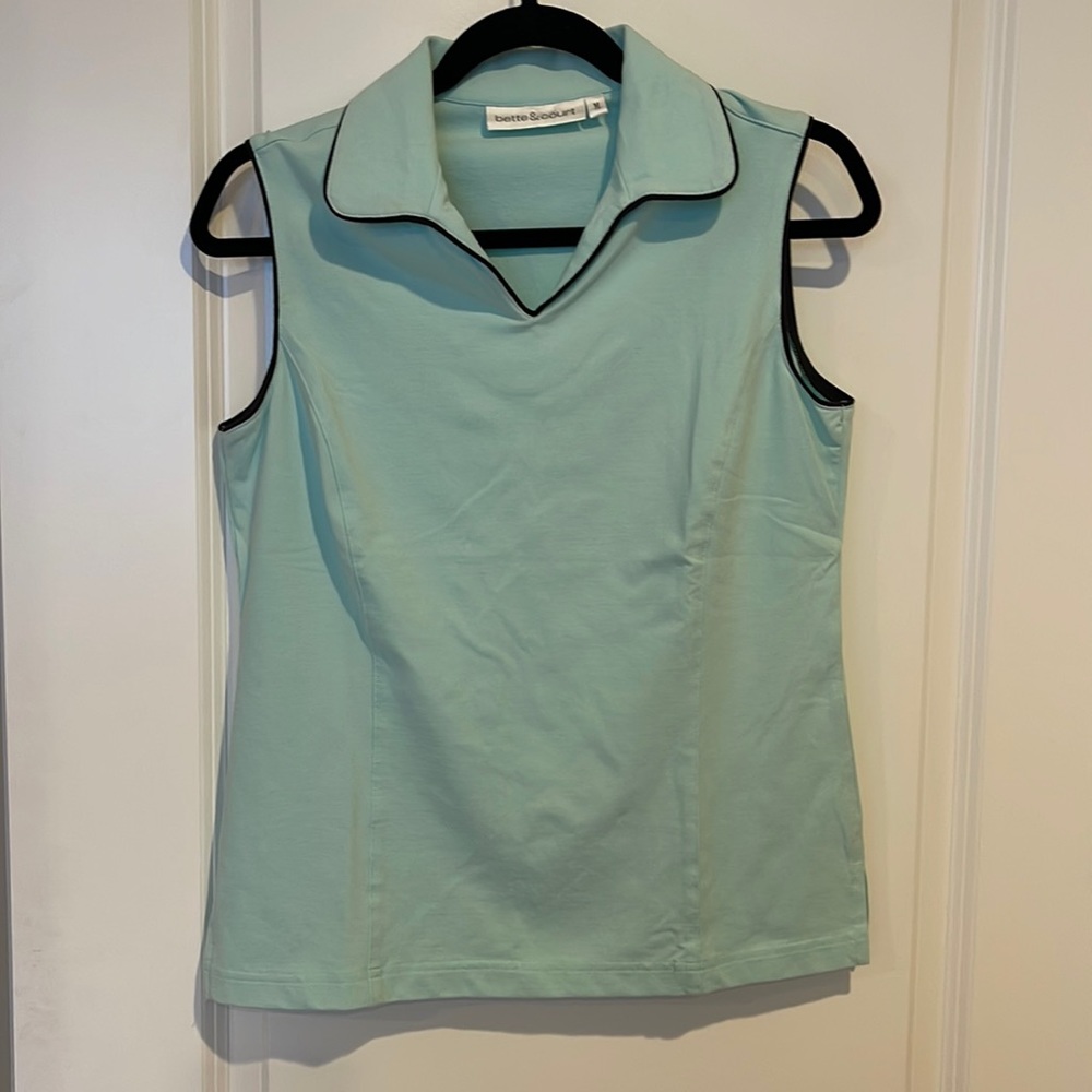 Sleeveless Collared Sporty Tennis Style Top